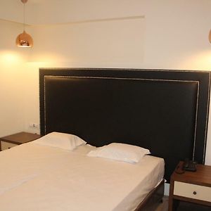 Oyo 25040 Hotel Victoria
